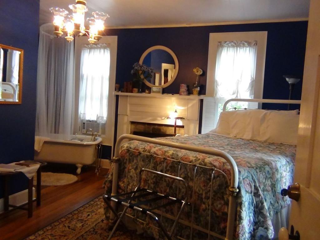 Buffalo Tavern Bed And Breakfast West Jefferson Δωμάτιο φωτογραφία