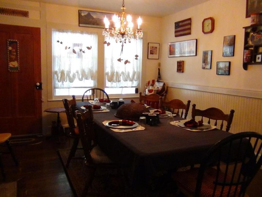 Buffalo Tavern Bed And Breakfast West Jefferson Εξωτερικό φωτογραφία