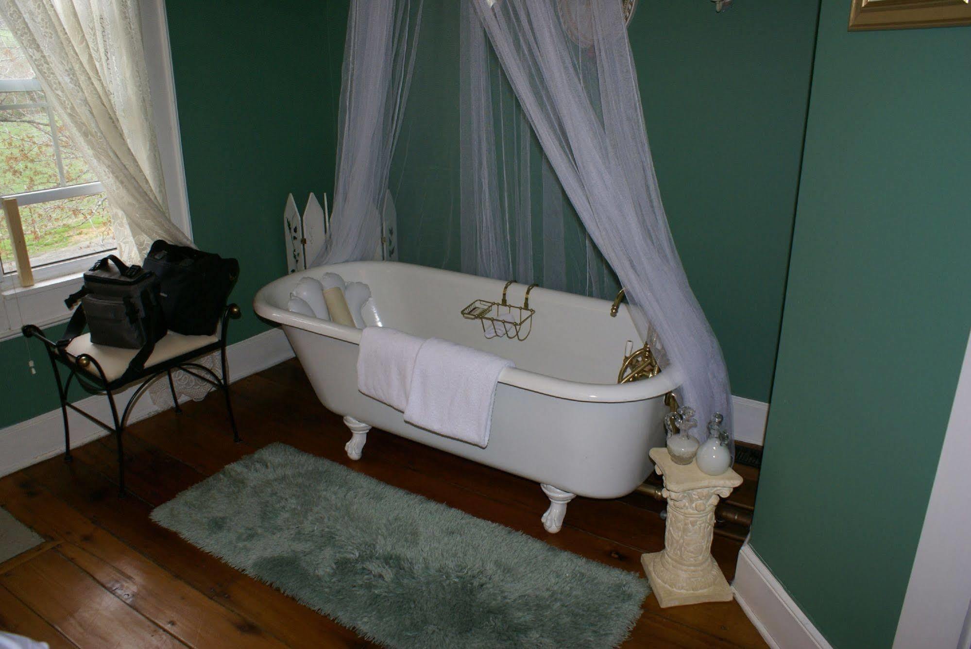 Buffalo Tavern Bed And Breakfast West Jefferson Δωμάτιο φωτογραφία