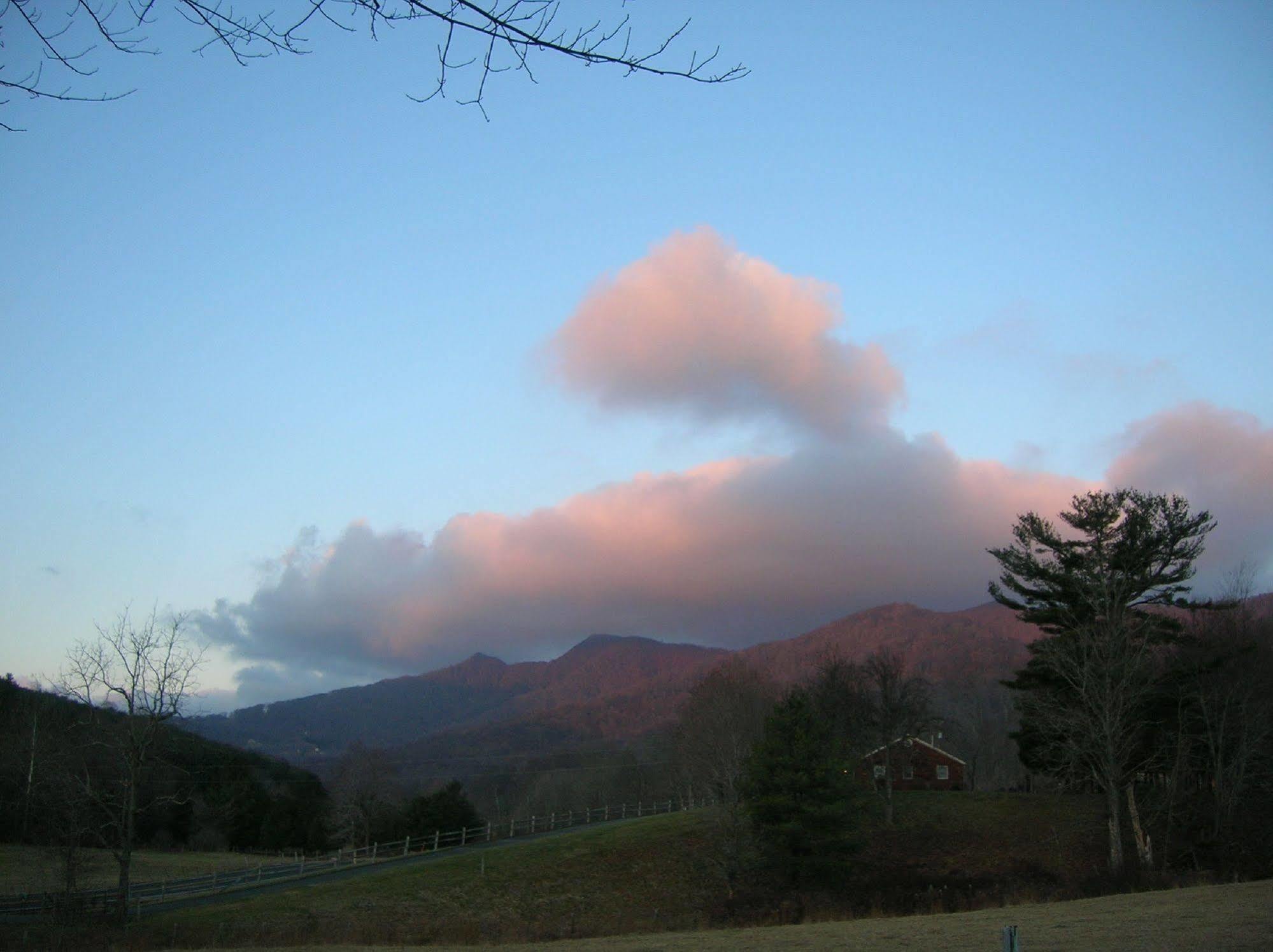 Buffalo Tavern Bed And Breakfast West Jefferson Εξωτερικό φωτογραφία